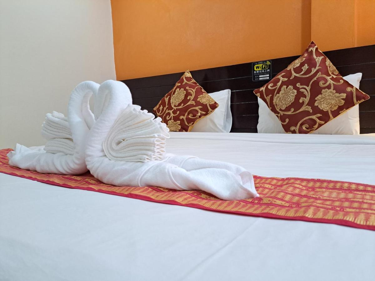 Lily Holiday 百合假日 Patong Buitenkant foto